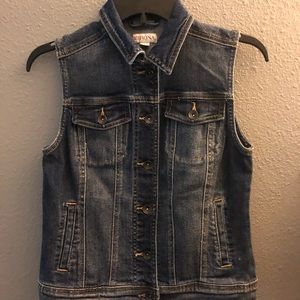Sleeveless Jean jacket